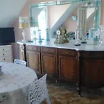 Au 1er Etage Avec Terrasse - 2 Chambres, 4 Personnes, Parking Face A La - Fr-1-843-36 Lägenhet