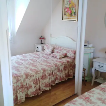 Au 1er Etage Avec Terrasse - 2 Chambres, 4 Personnes, Parking Face A La - Fr-1-843-36