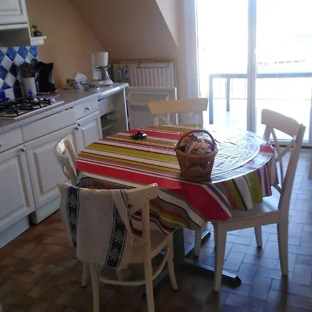 Au 1er Etage Avec Terrasse - 2 Chambres, 4 Personnes, Parking Face A La - Fr-1-843-36 Apartament Le Croisic