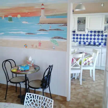 Au 1er Etage Avec Terrasse - 2 Chambres, 4 Personnes, Parking Face A La - Fr-1-843-36 * Le Croisic