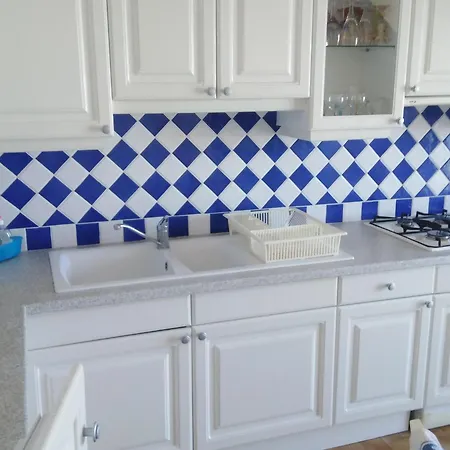 Au 1er Etage Avec Terrasse - 2 Chambres, 4 Personnes, Parking Face A La - Fr-1-843-36 Apartament Le Croisic