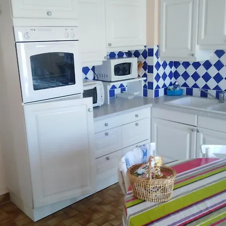 Au 1er Etage Avec Terrasse - 2 Chambres, 4 Personnes, Parking Face A La - Fr-1-843-36
